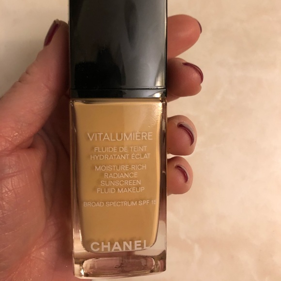 CHANEL Other - Chanel Vitalumiere Foundation, New! #020